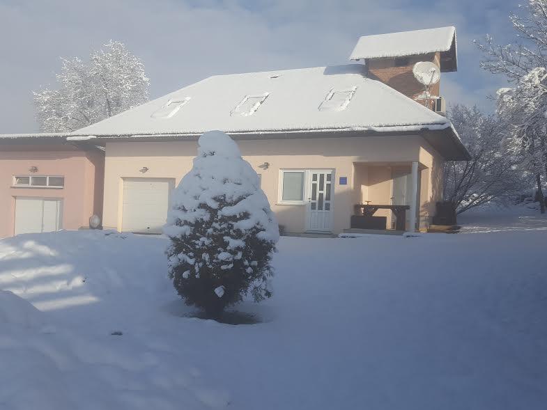 Apartment Oreskovic Otočac Екстериор снимка