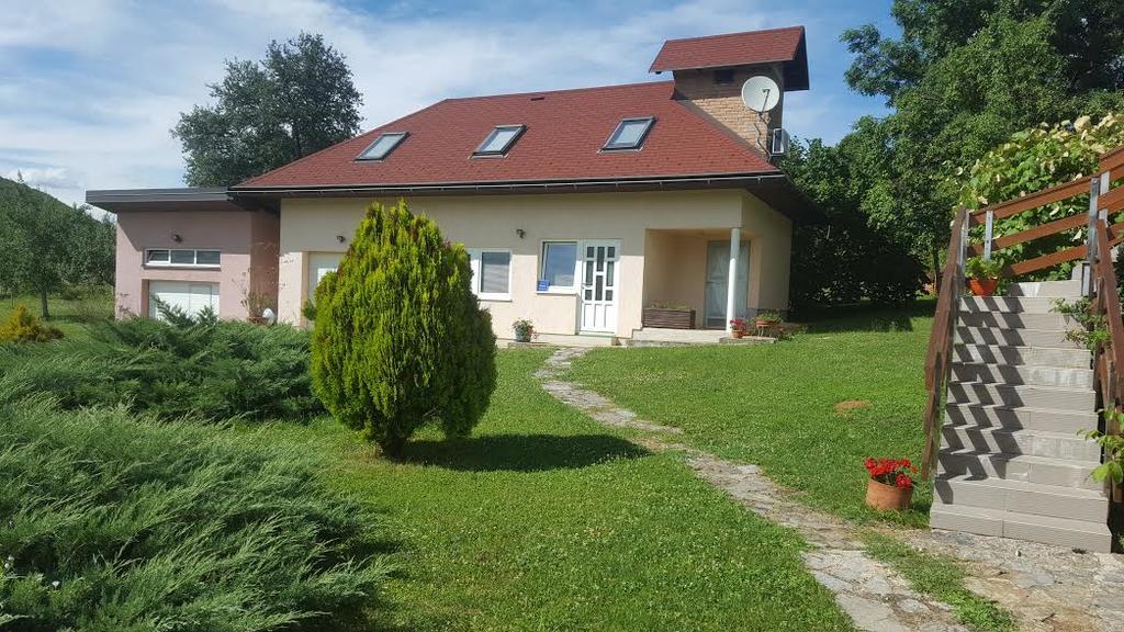 Apartment Oreskovic Otočac Екстериор снимка