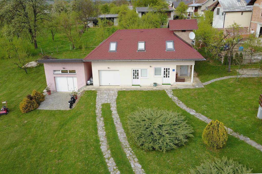Apartment Oreskovic Otočac Екстериор снимка