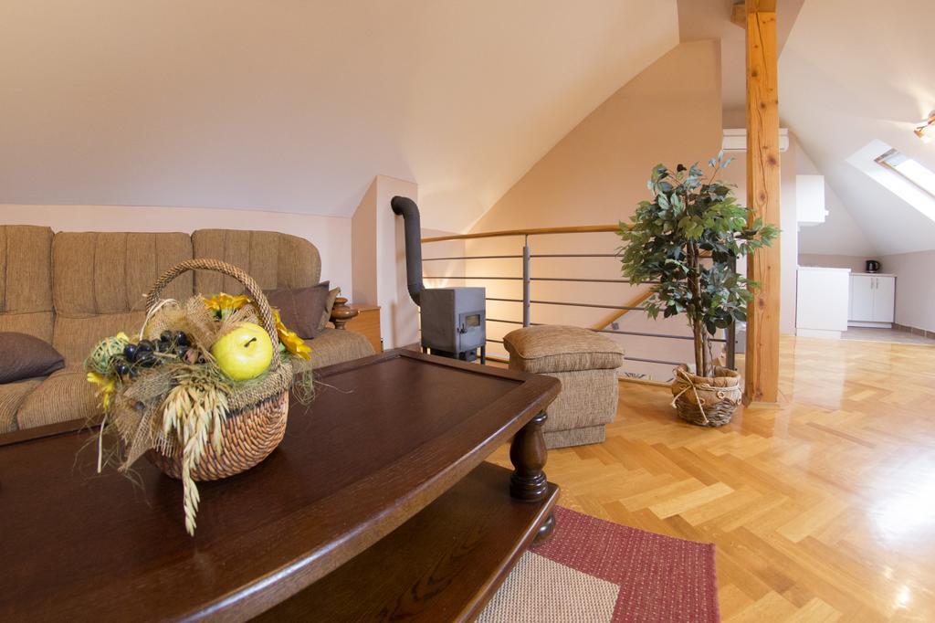 Apartment Oreskovic Otočac Екстериор снимка